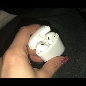 AirPods